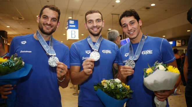 θριαμβευτική-υποδοχή-στην-ασημένια-562546792