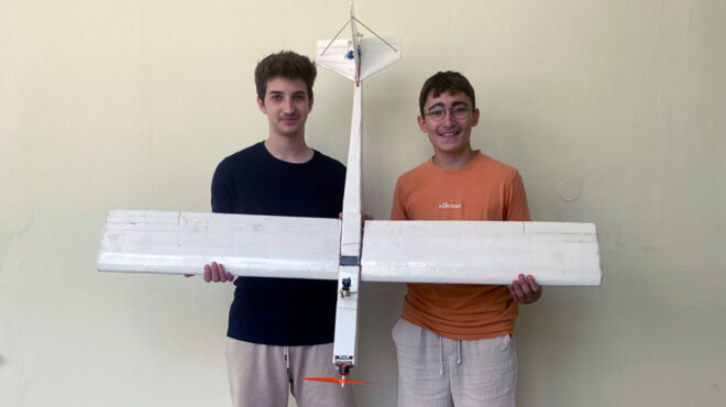 μικροί-ιπτάμενοι-πυροσβέστες-562531972