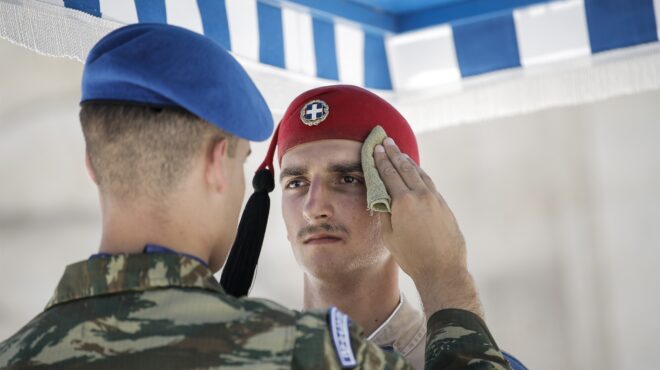 ενδείξεις-για-καύσωνα-ή-πολλή-ζέστη-μέ-562529533