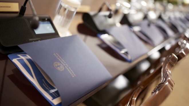 οι-μπλε-φάκελοι-για-υγεία-οικονομία-κα-562499734