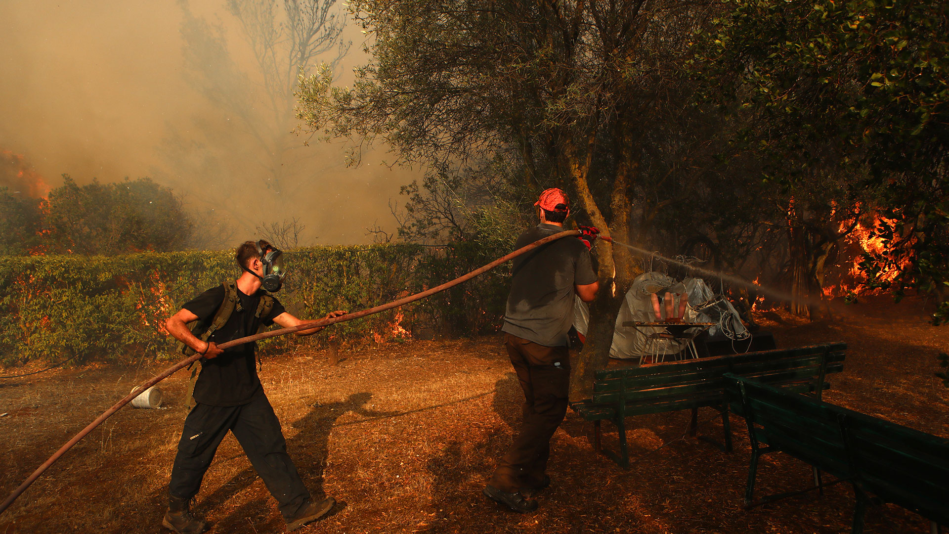 Μάχη με τα πύρινα μέτωπα σε Δυτική Αττική, Λακωνία, Ρόδο – Μηνύματα από 112 για εκκενώσεις οικισμών-6
