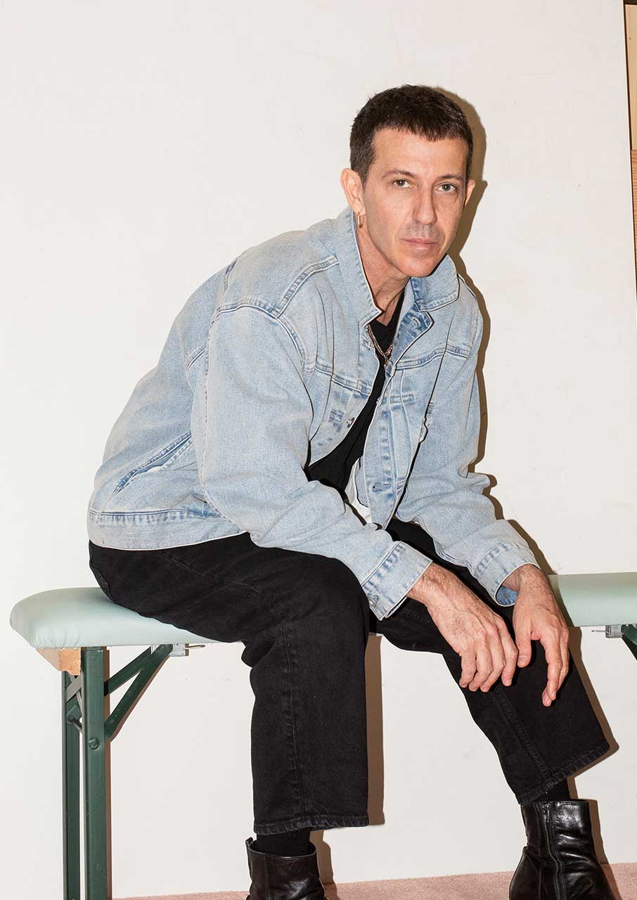 Far Side: Η ποιητική γλώσσα του Αντώνη Φωνιαδάκη ενθουσίασε τους Ελβετούς-2