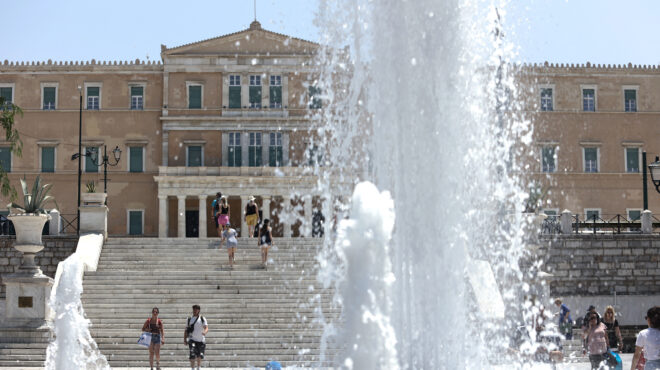 καιρός-εως-37-βαθμούς-η-θερμοκρασία-σήμ-562542715