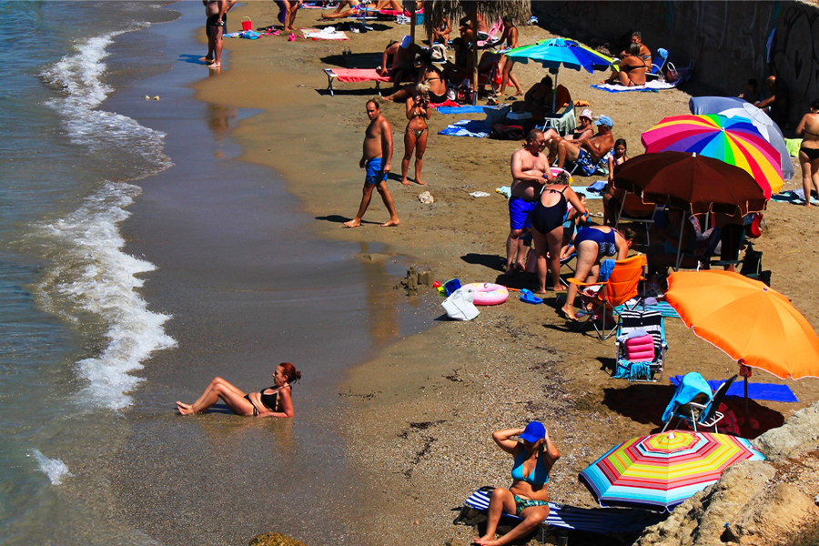 Η «αναρχία» της παραλίας: Οι ξυλορακέτες και το μπαλάκι… των ευθυνών-2
