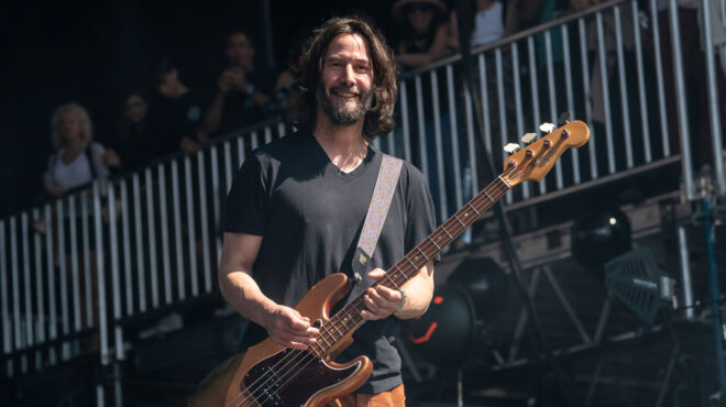 ο-κιάνου-ριβς-ροκάρει-ξανά-με-τους-dogstar-α-562530439