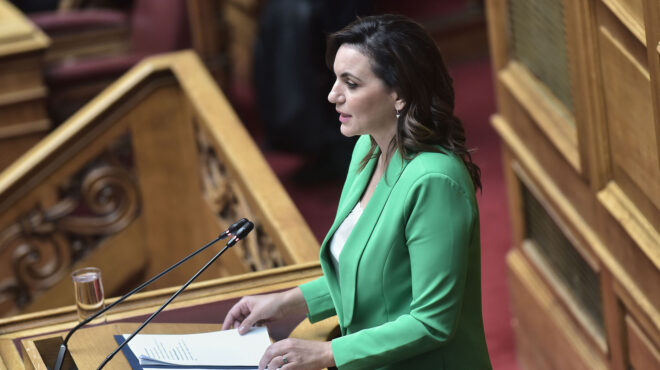 κεφαλογιάννη-ισχυρός-ανταγωνιστικό-562509445