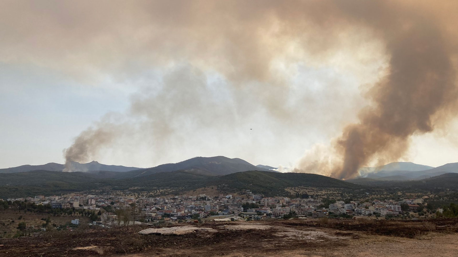 Μάχη με τα πύρινα μέτωπα σε Δυτική Αττική, Λακωνία, Ρόδο – Μηνύματα από 112 για εκκενώσεις οικισμών-4