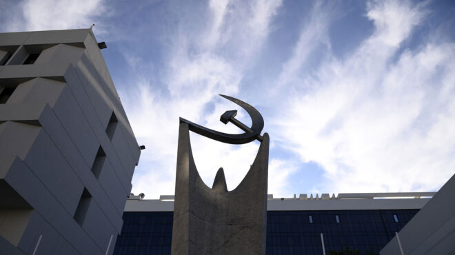 περισσός-επίθεση-άντρα-με-τσεκούρι-στ-562505695