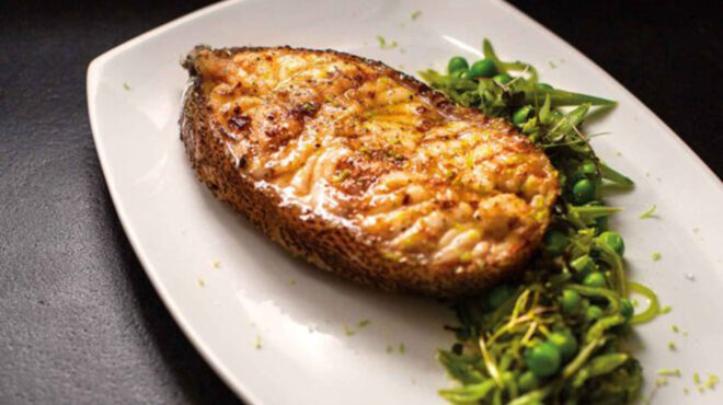 ροφός-με-φρέσκα-φασολάκια-αρακά-και-μο-562501300