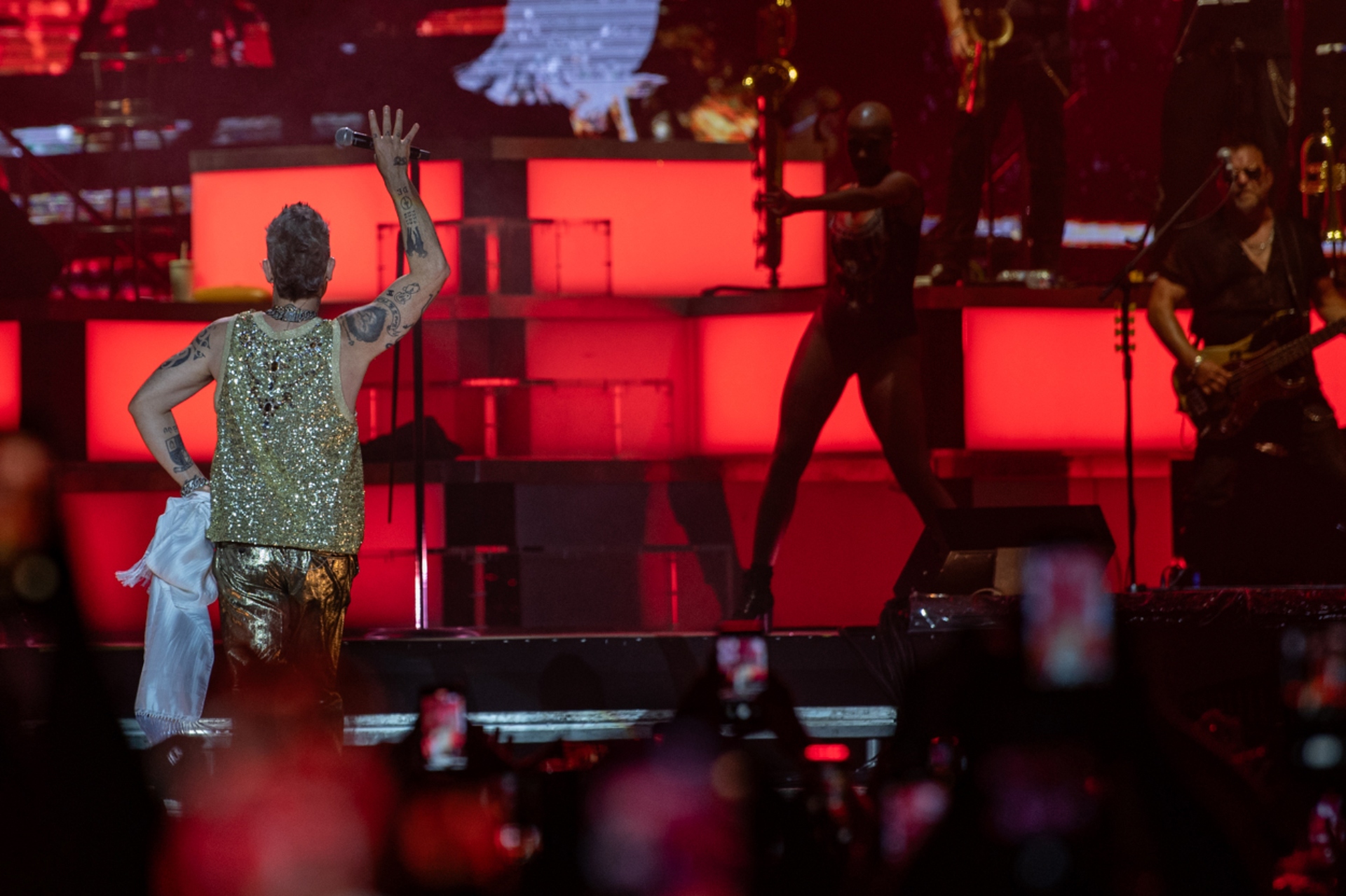 Ο Ρόμπι Γουίλιαμς τραγούδησε για τον Δημήτρη, την Ρία και κάθε έναν από εμάς-5