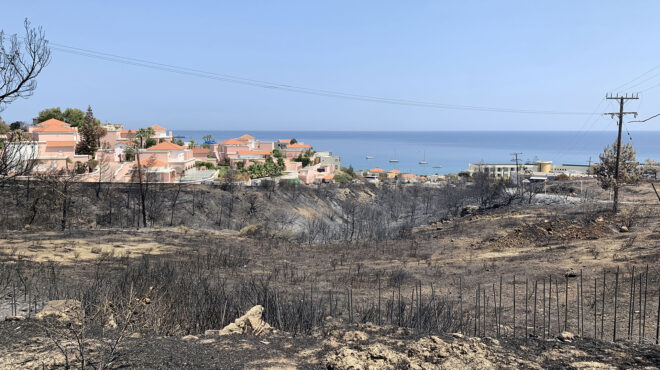 στη-ρόδο-ο-βρετανός-πρέσβης-μάθιου-λοτ-562539991