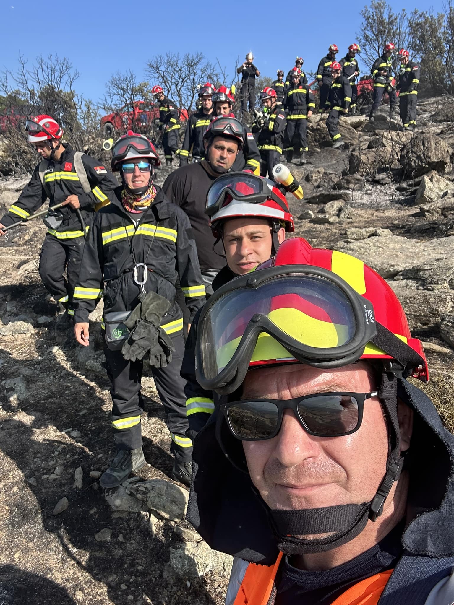 Ελληνες και Σέρβοι πυροσβέστες έσωσαν δεκάδες σπίτια στη Νέα Αγχίαλο-1