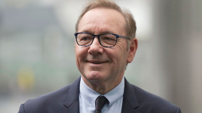 ο-κέβιν-σπέισι-αρνείται-τις-κατηγορίε-562521367