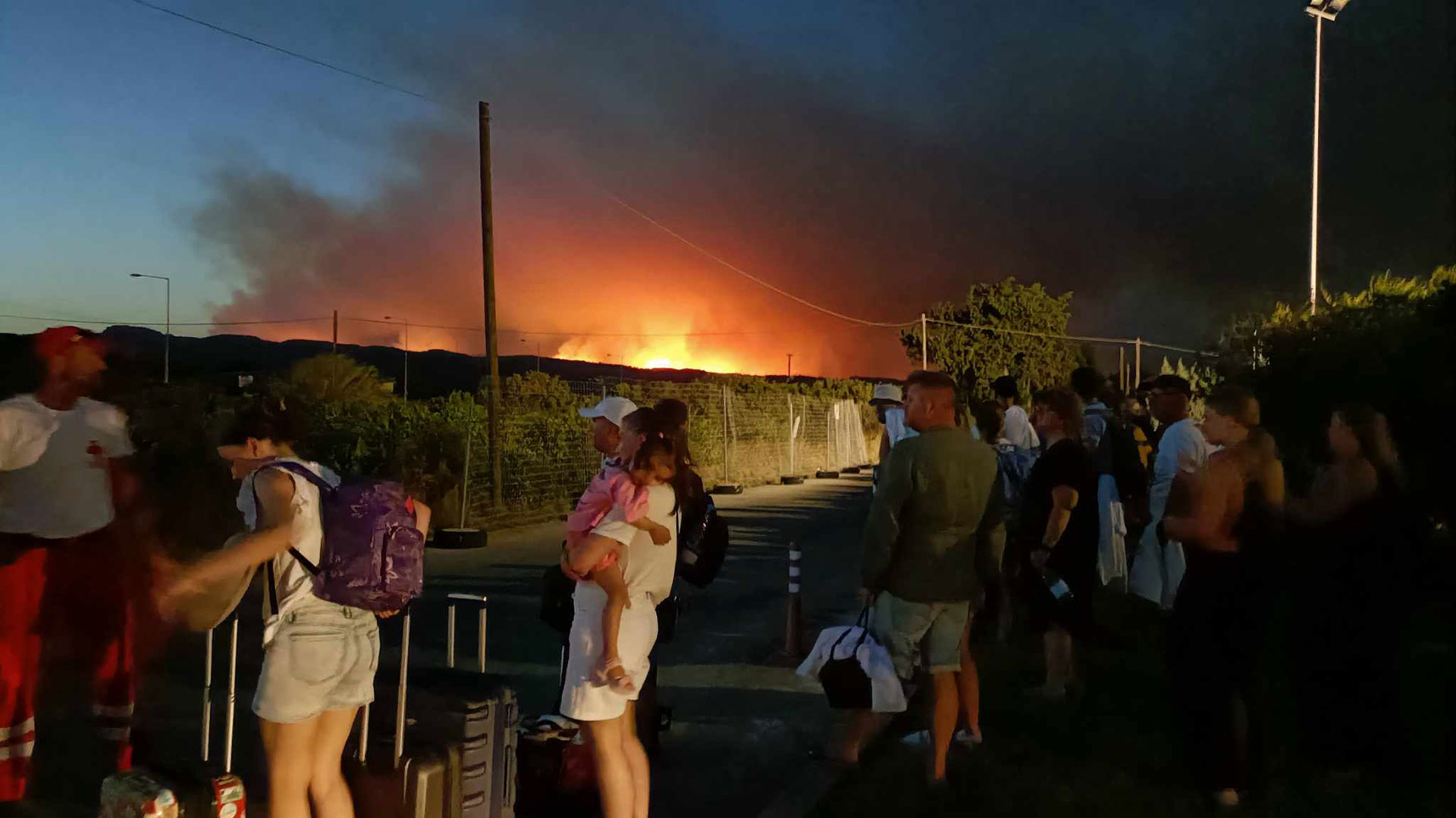 Ρόδος: Το συγκινητικό κύμα αλληλεγγύης και το «ευχαριστώ» των τουριστών-14