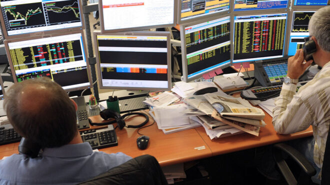 η-υποτίμηση-νομισμάτων-ενισχύει-τις-α-562534699