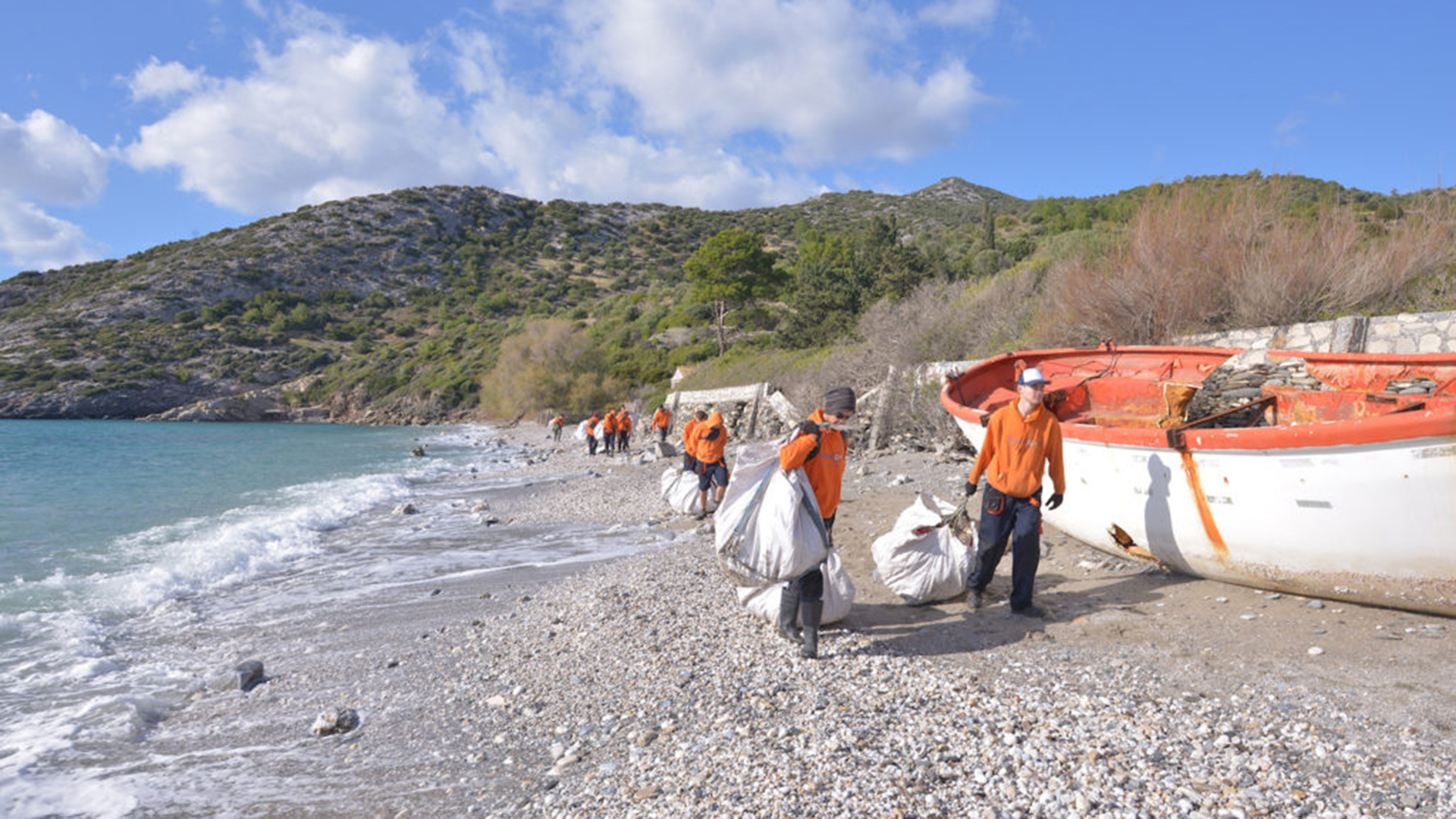 Ο «Τυφώνας» του Κοινωφελούς Ιδρύματος Αθανάσιος Κ. Λασκαρίδης καθάρισε τις ακτές της Σάμου-1