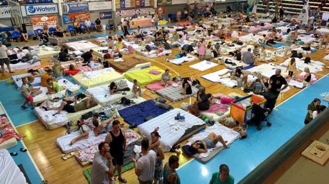 ρόδος-εκατοντάδες-τουρίστες-στο-βενε-562535377