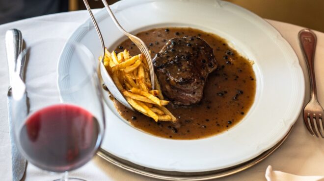 αύγουστος-στην-αυλή-του-l-abreuvoir-562585840