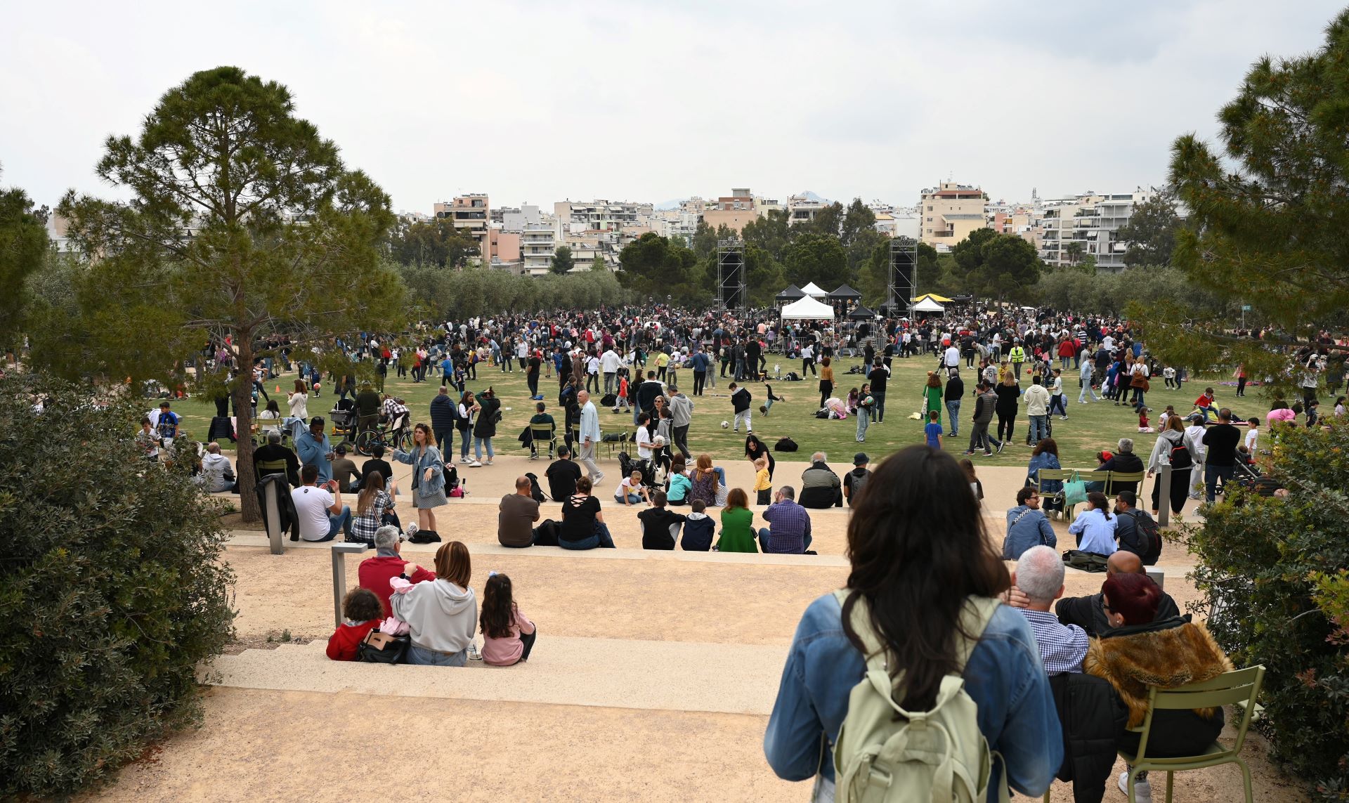 Γιόγκα, σιωπηλή… disco και sleepover κάτω από την πανσέληνο σήμερα στο Σταύρος Νιάρχος-1