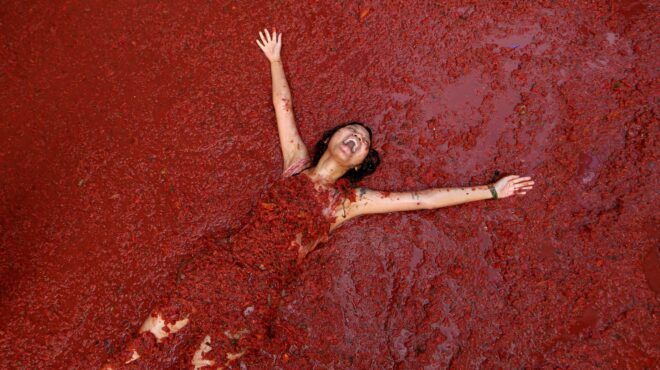 tomatina-ο-ντοματοπόλεμος-της-ισπανίας-επέστ-562591396