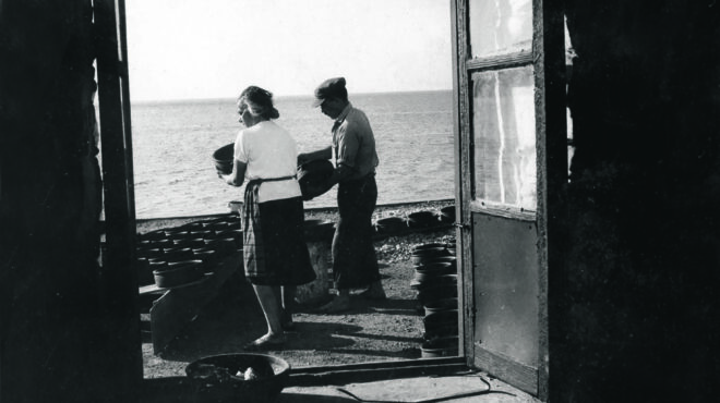 πού-πάνε-οι-παραδόσεις-όταν-σβήνουν-562552624