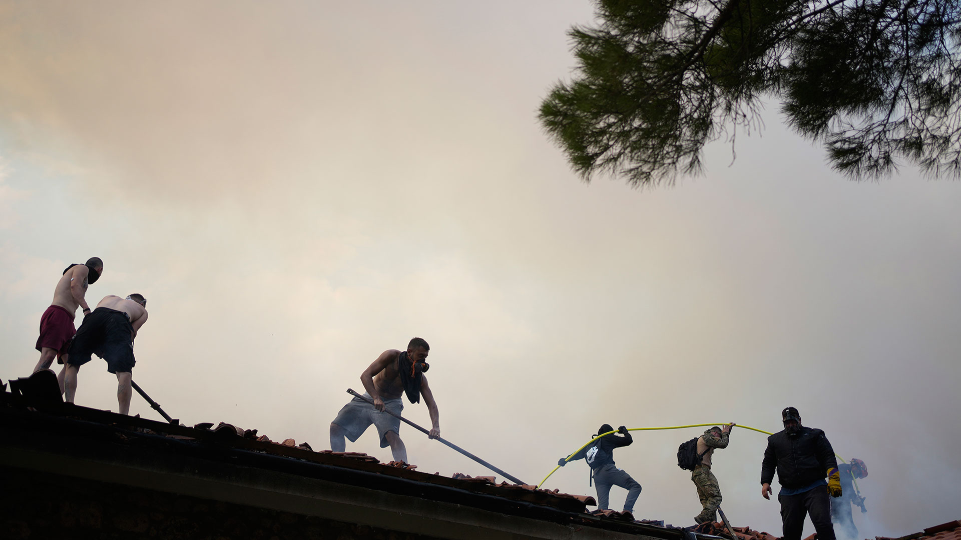Η πύρινη λαίλαπα της Πάρνηθας σε 20 φωτογραφίες-3