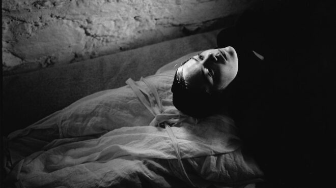 η-βληχή-του-λάνθιμου-ταξιδεύει-στο-φ-562570729