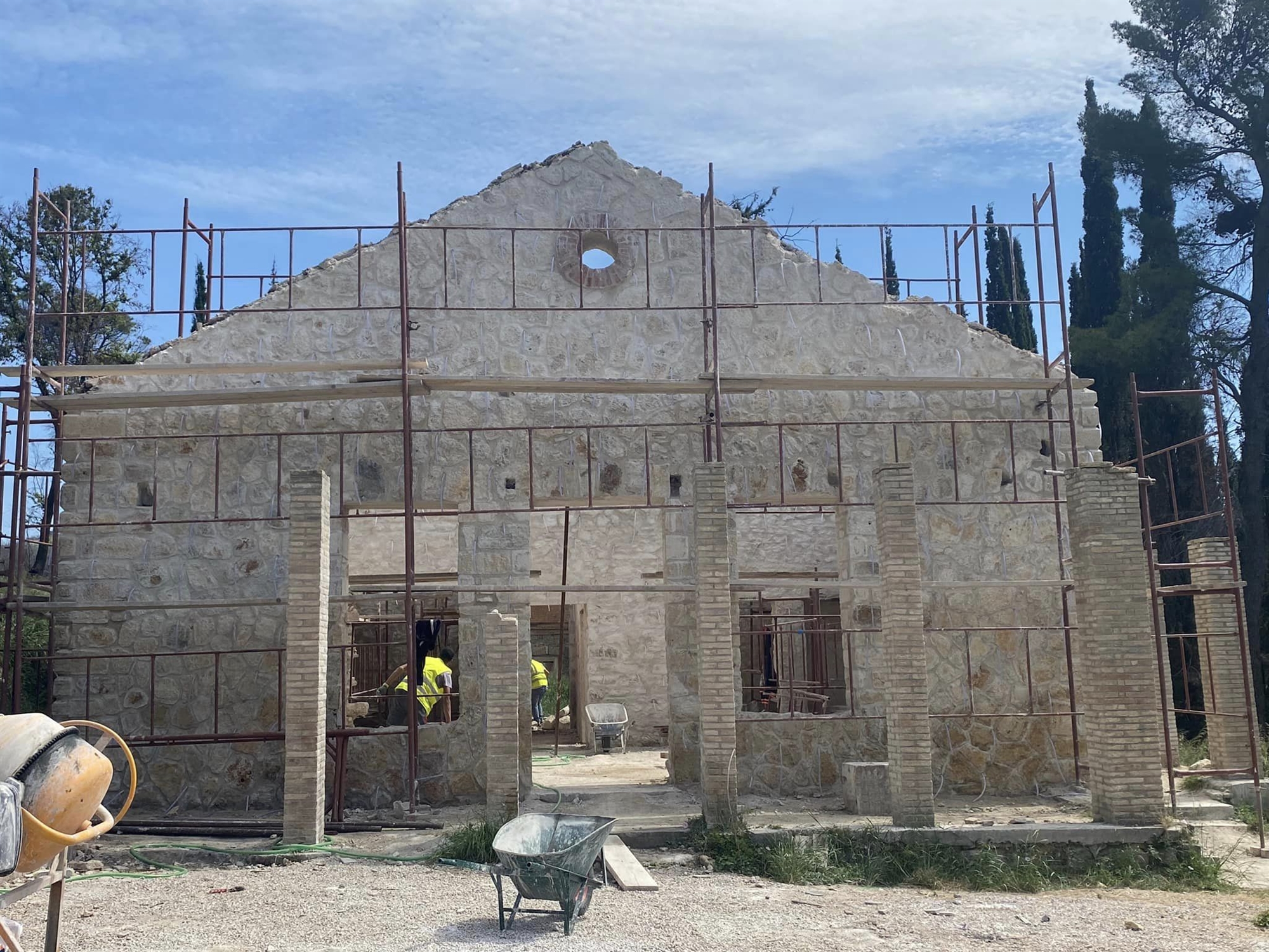 Δύο χρόνια μετά την πυρκαγιά του 2021, το Τατόι μπορεί να ελπίζει ξανά-2