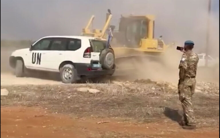 Κομισιόν για Κύπρο: Καταδικάζουμε όλες τις επιθέσεις κατά των ειρηνευτικών δυνάμεων του ΟΗΕ