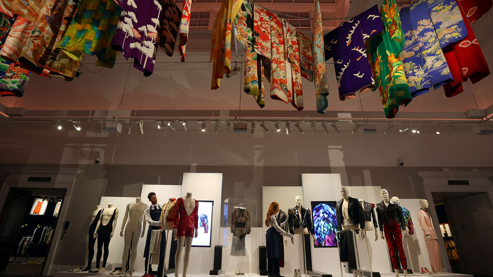 Φρέντι Μέρκιουρι: Το στέμμα, ο μανδύας και το πιάνο του σε δημοπρασία-2