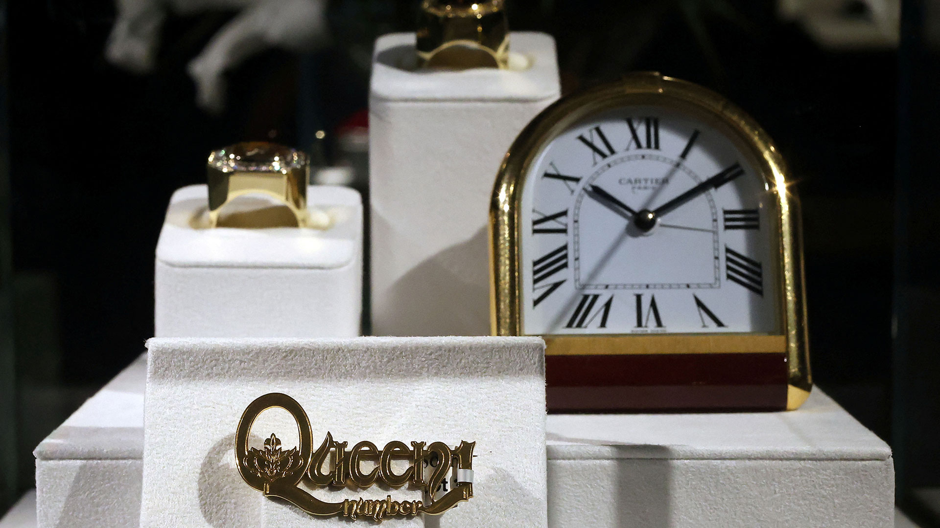 Φρέντι Μέρκιουρι: Το στέμμα, ο μανδύας και το πιάνο του σε δημοπρασία-1