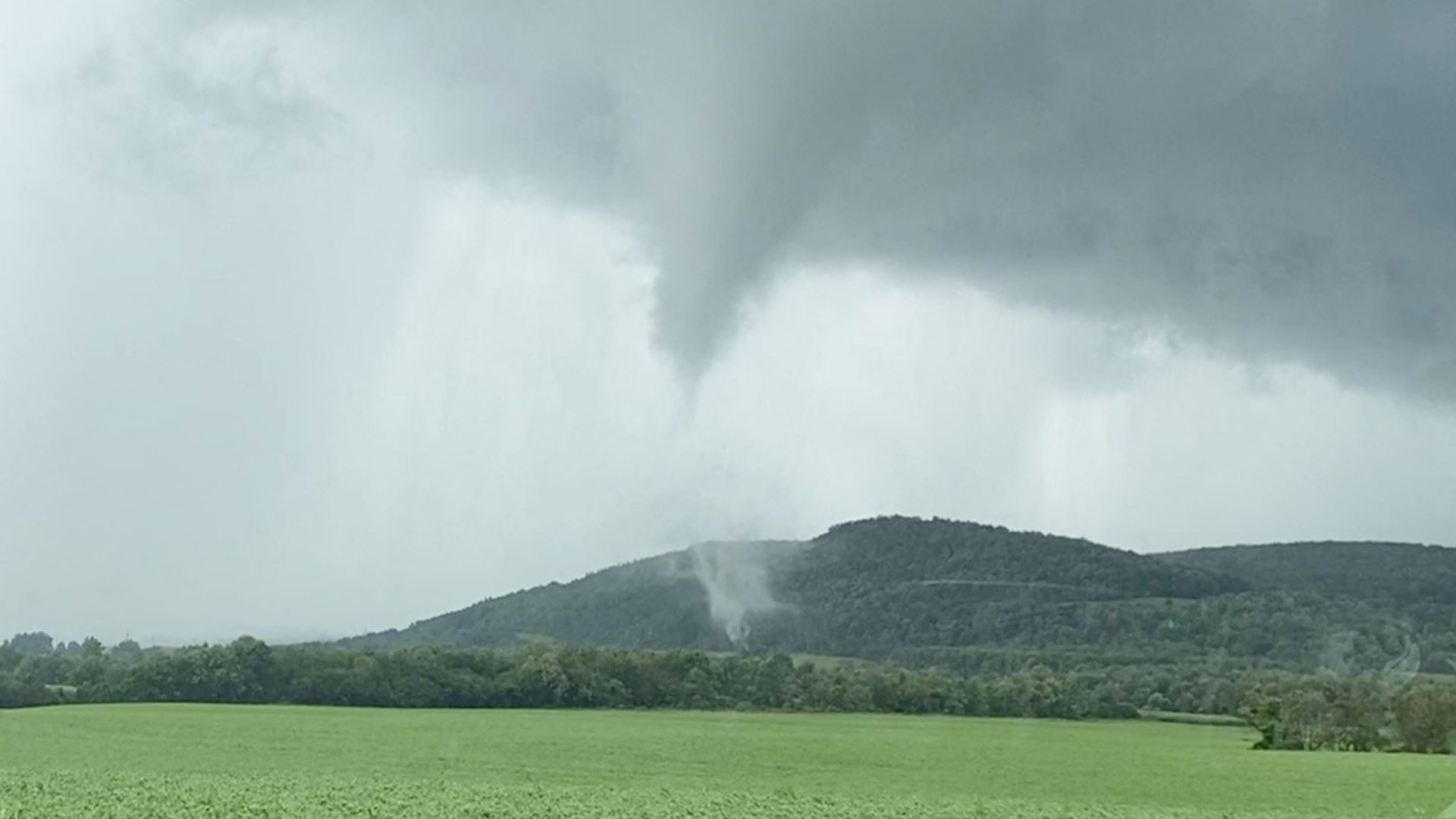 ΗΠΑ: Δύο νεκροί και μεγάλες διακοπές στην ηλεκτροδότηση από την κακοκαιρία-1