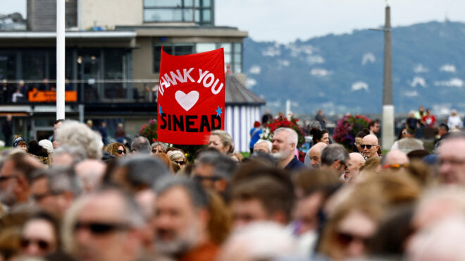 με-τραγούδια-και-λουλούδια-αποχαιρέ-562559296