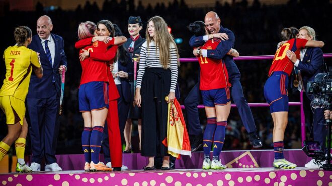 ο-λούις-ρουμπιάλες-και-το-φιλί-που-εξόρ-562587946