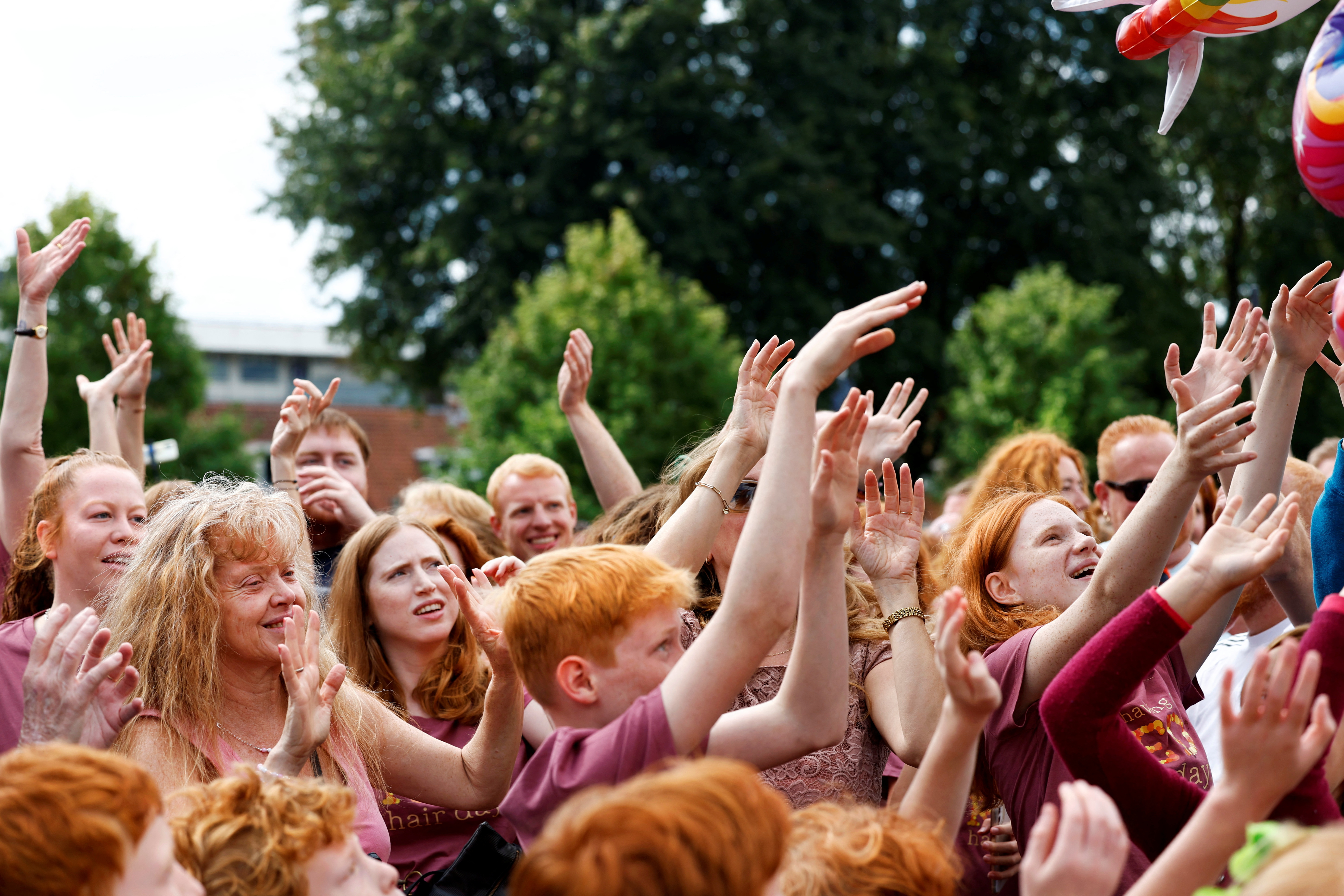 Ολλανδία: Χιλιάδες άνθρωποι τίμησαν τα φλογερά μαλλιά τους στο ετήσιο φεστιβάλ κοκκινομάλληδων-4