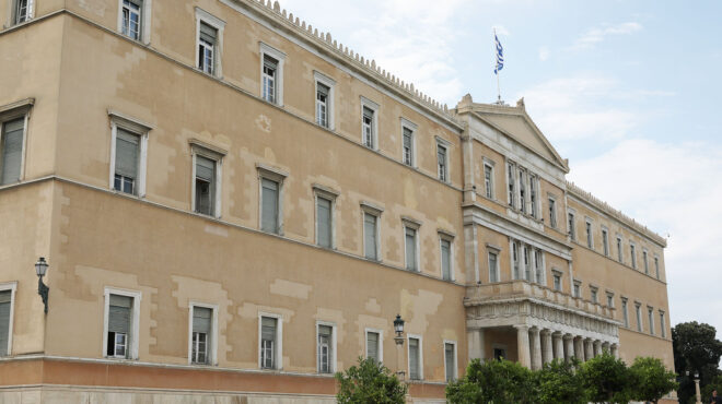 οι-δύσκολοι-αύγουστοι-της-πολιτική-562563352