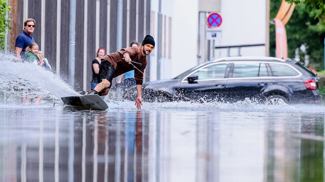 συναγερμός-και-διασκέδαση-562557697