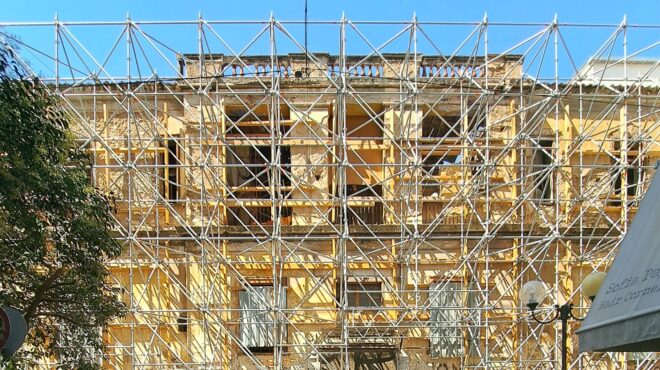 δίνες-της-ιστορίας-εκβάλλουν-στο-παρό-562564489