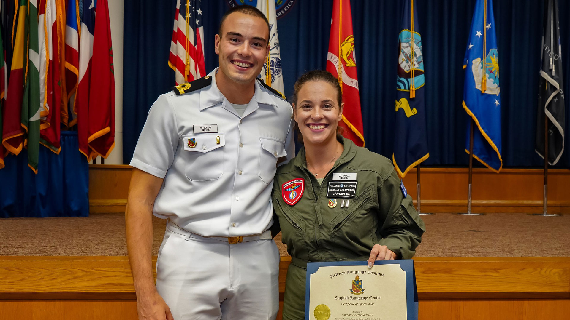 ΗΠΑ: Ελληνίδα Σμηναγός τιμήθηκε για τον αλτρουισμό της-1