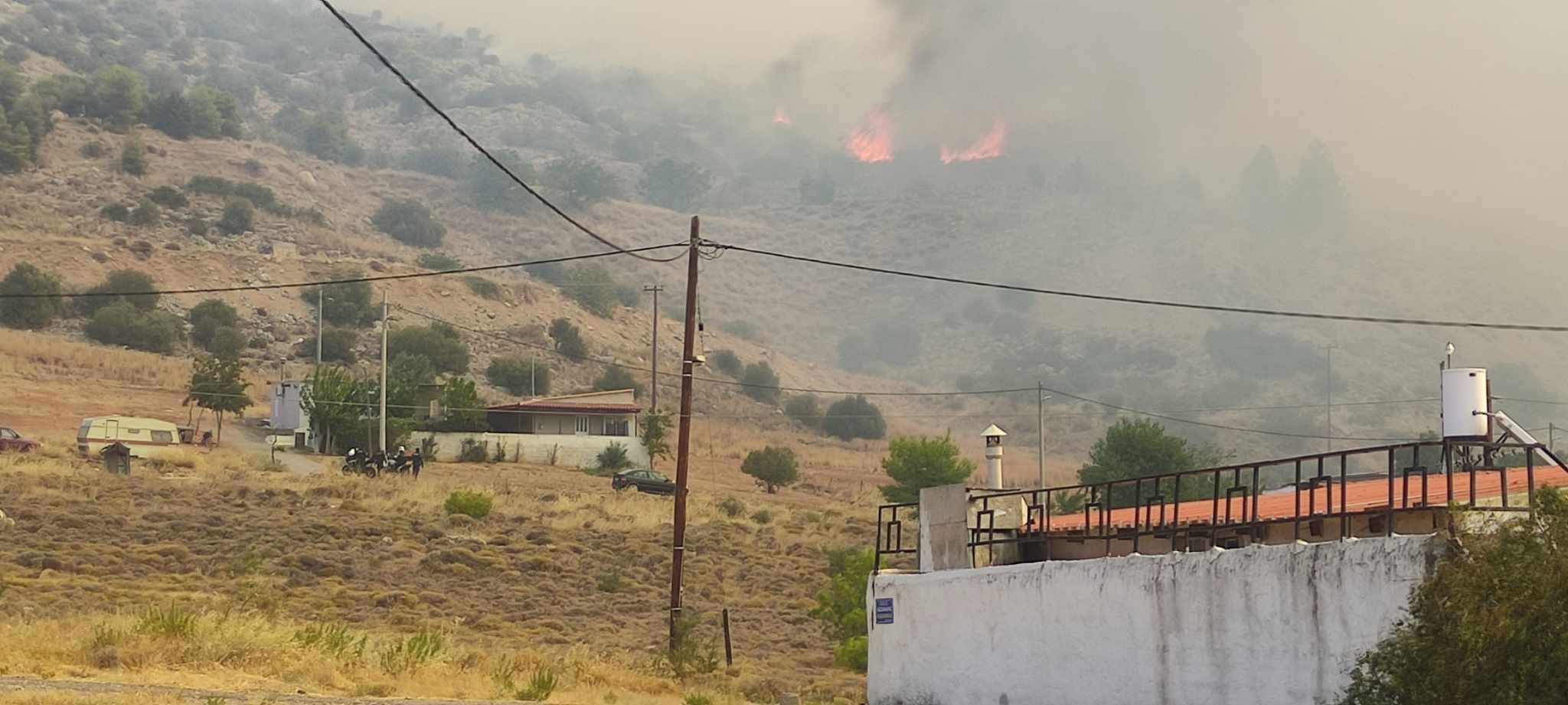 Η άνιση μάχη των πολιτών με τις φλόγες από τα Ανω Λόσια μέχρι το Μενίδι-1