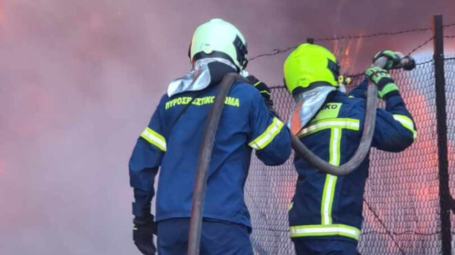 ασπρόπυργος-πυρκαγιά-σε-πάρκινγκ-562570546