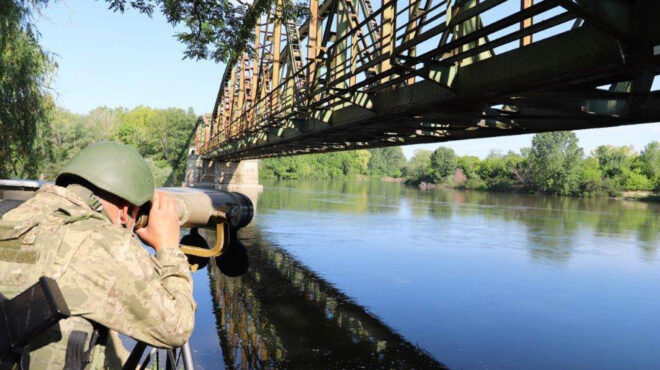 διδυμότειχο-στο-χειρουργείο-μετανάσ-562563991