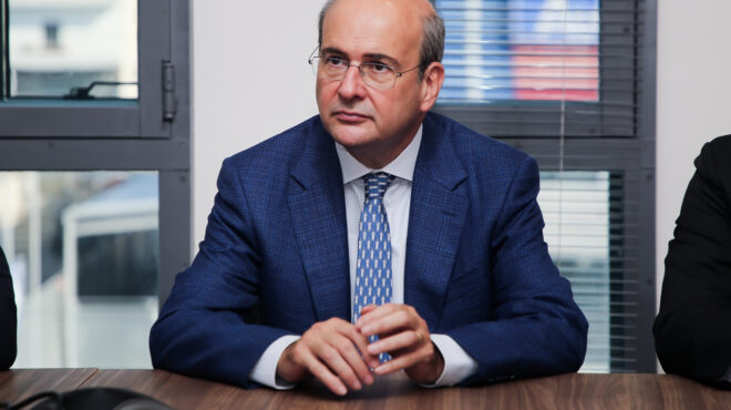 χατζηδάκης-θα-εξετάσουμε-την-παράτασ-562588597