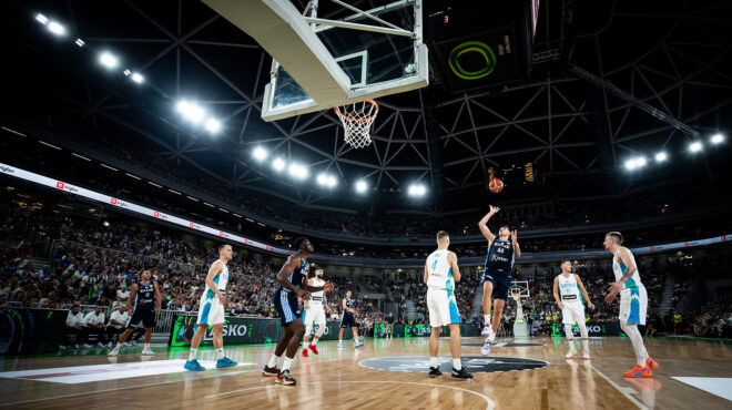 χαμόγελα-σκόρπισε-η-εθνική-μπάσκετ-562551907