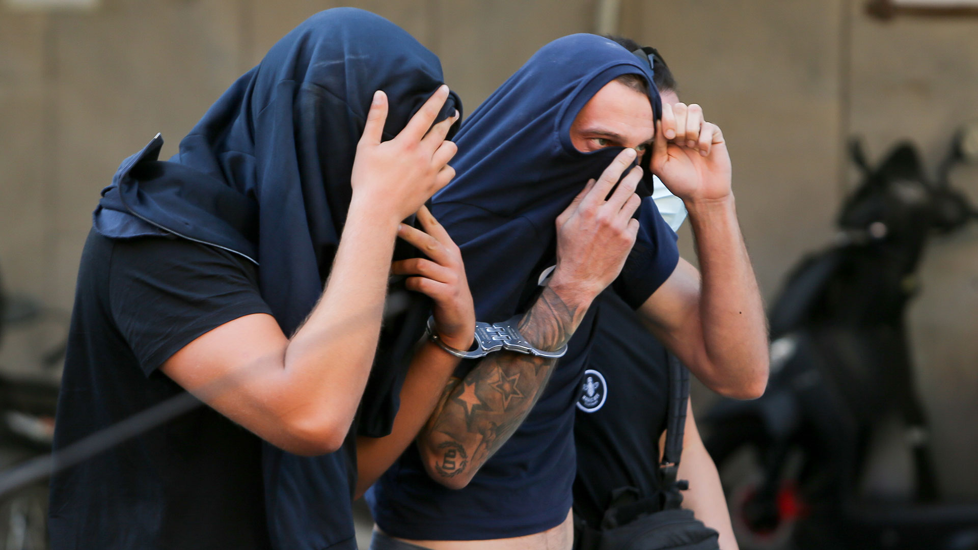 Νέα Φιλαδέλφεια: «Φρούριο» η Ευελπίδων – Ενώπιον του εισαγγελέα οι συλληφθέντες-2