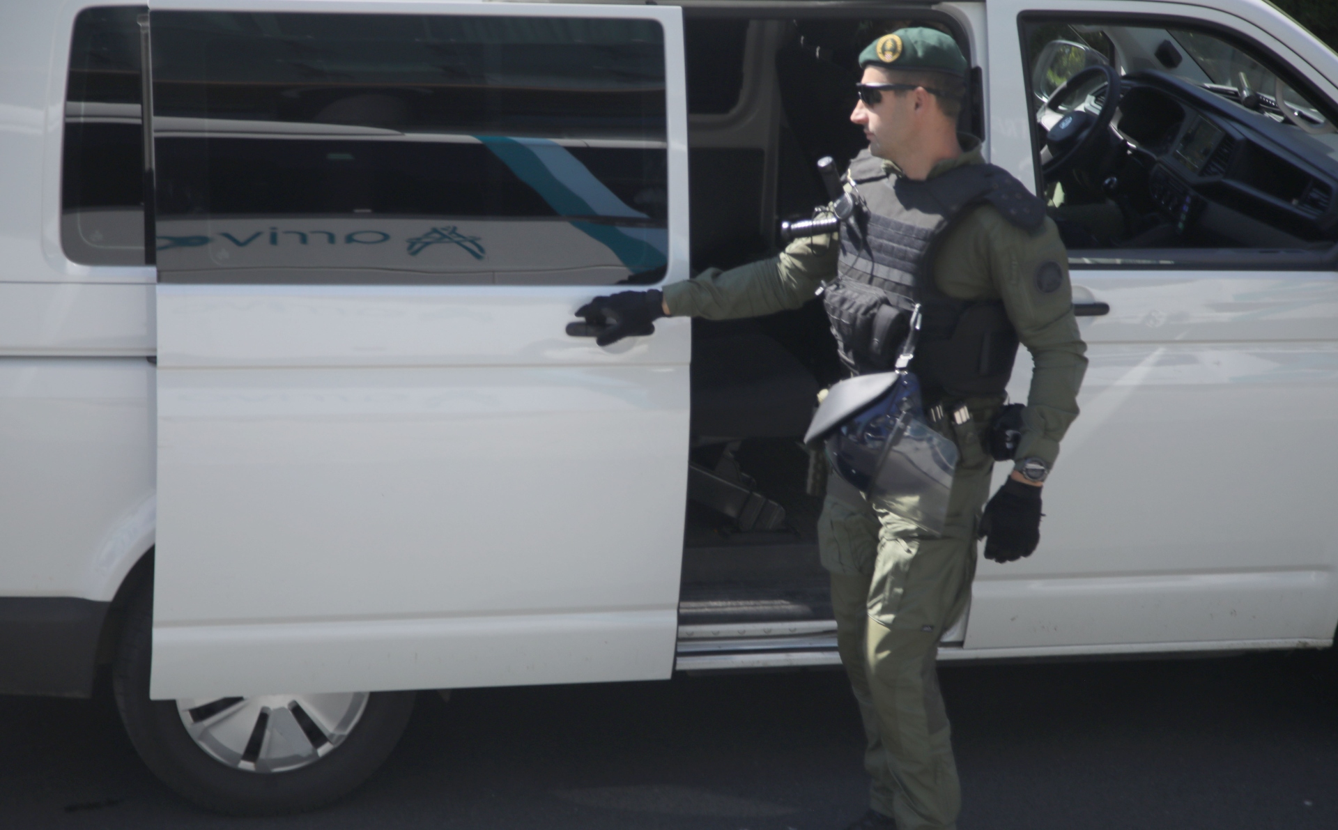 Υπό δρακόντεια μέτρα ασφαλείας η άφιξη της ΑΕΚ στο Ζάγκρεμπ (φωτογραφίες)-1