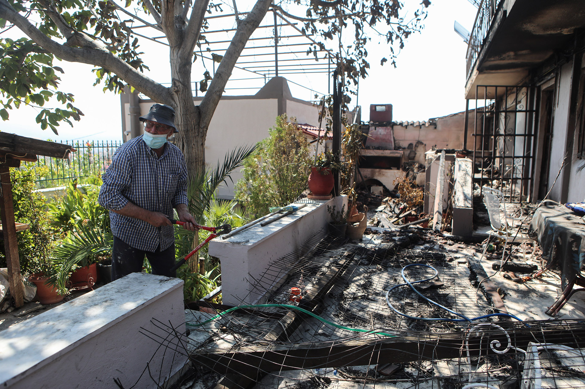 Οδοιπορικό της «Κ» στην Πάρνηθα: Πόνος για την καταστροφή αλλά και πίστη για μια νέα αρχή-12