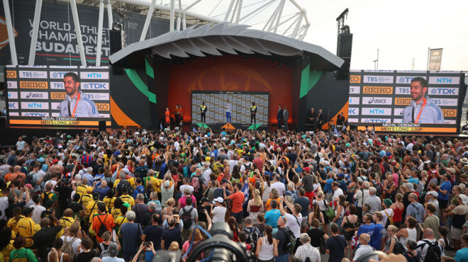 τεντόγλου-αποθεώθηκε-στην-απονομή-το-562583194