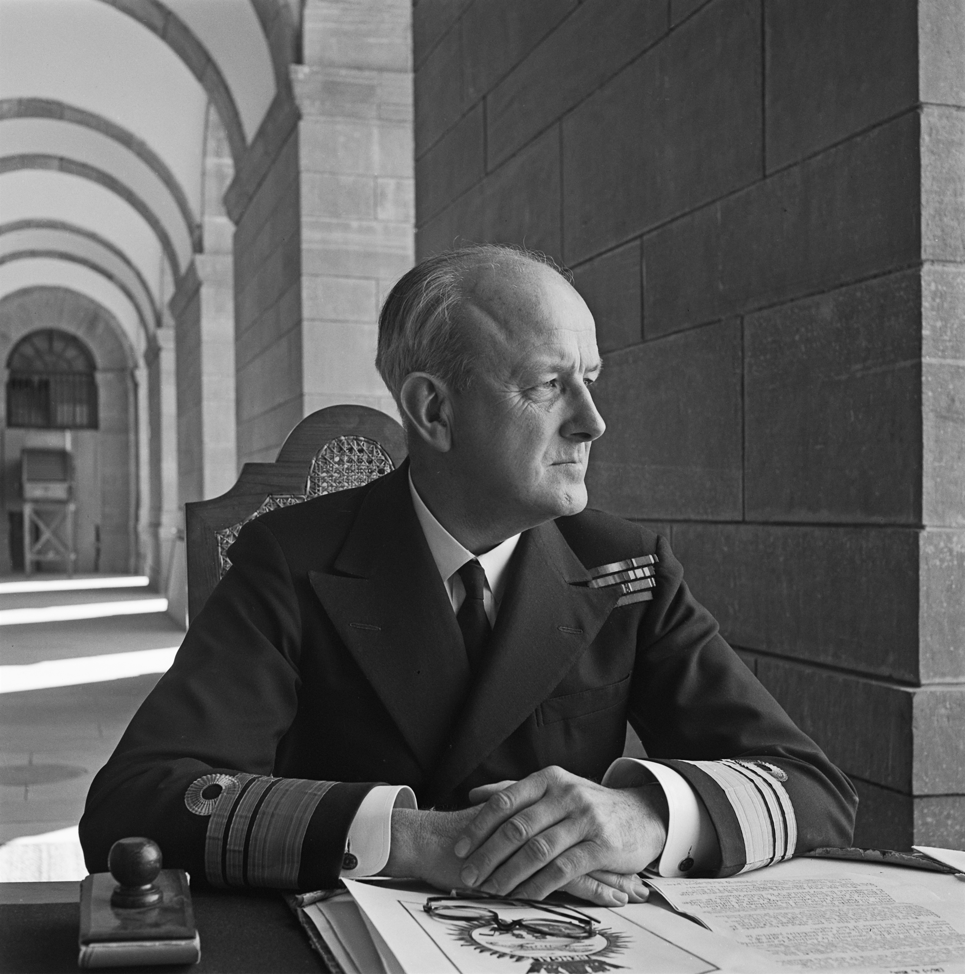 Ιαν Φλέμινγκ: Ο δημιουργός του Τζέιμς Μποντ-6