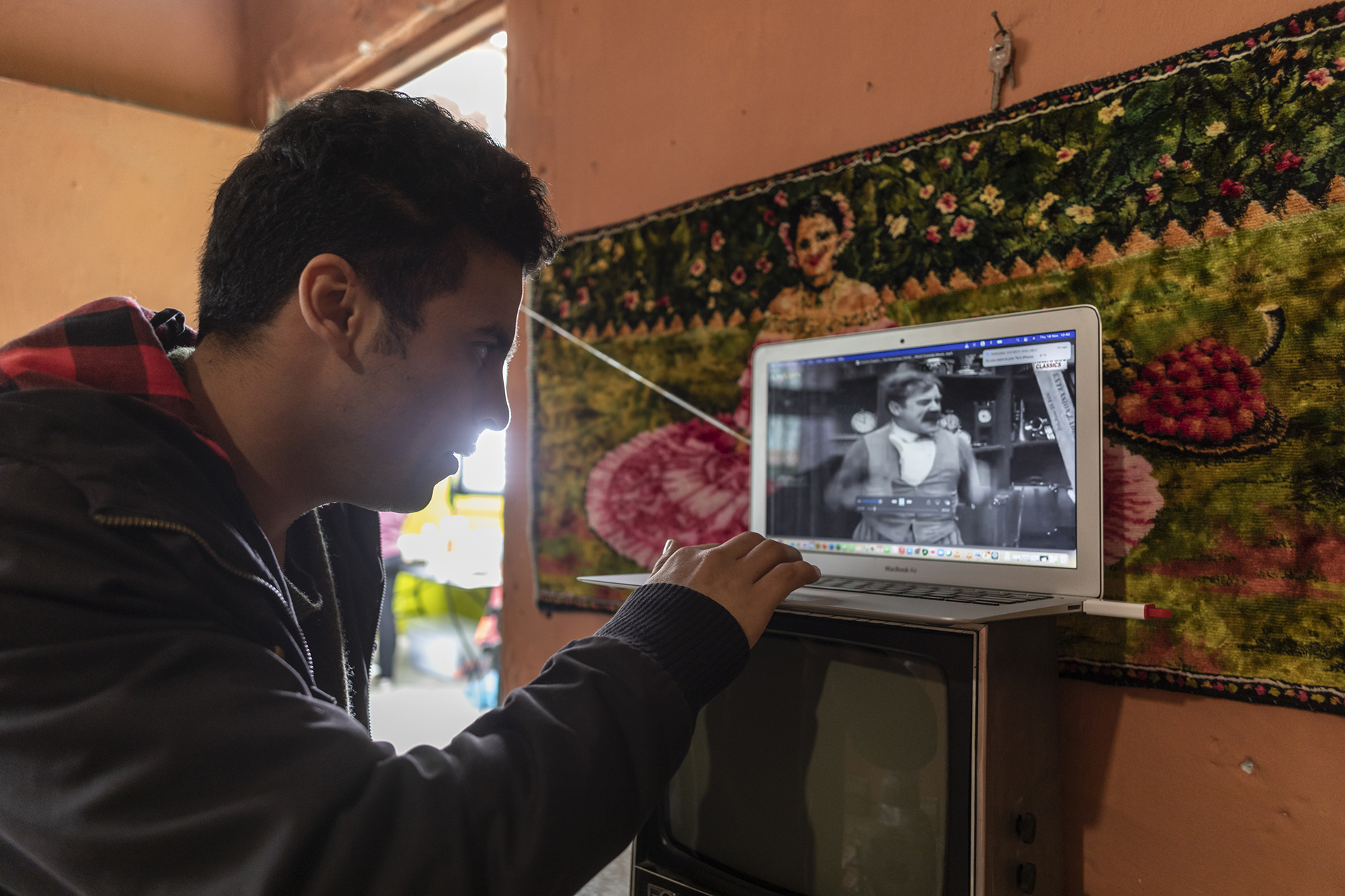 Ο Αφγανός «Τσάρλι Τσάπλιν» ξέφυγε από τους Ταλιμπάν με τη βοήθεια της Ελλάδας-1